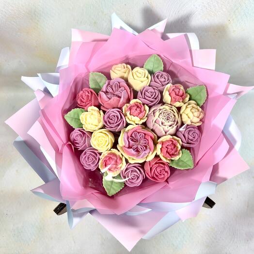 Букет из роз и пионов из бельгийского шоколада