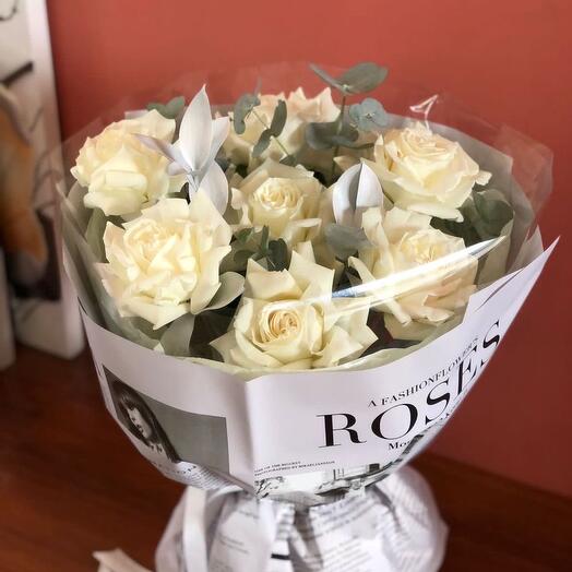 Букет с французскими розами и эвкалиптом