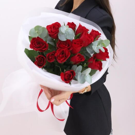 Букет розы с эвкалиптом