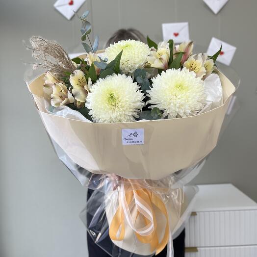 Ramo con alstroemeria y crisantemo
