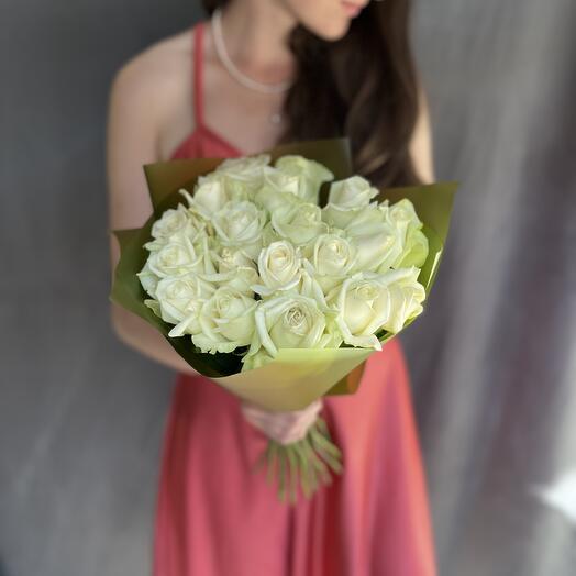 Bouquet of 17 white roses