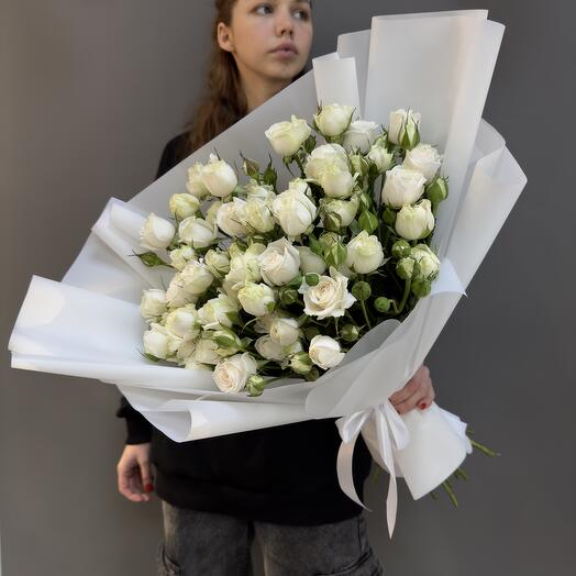 Букет из 15 кустовых белых роз