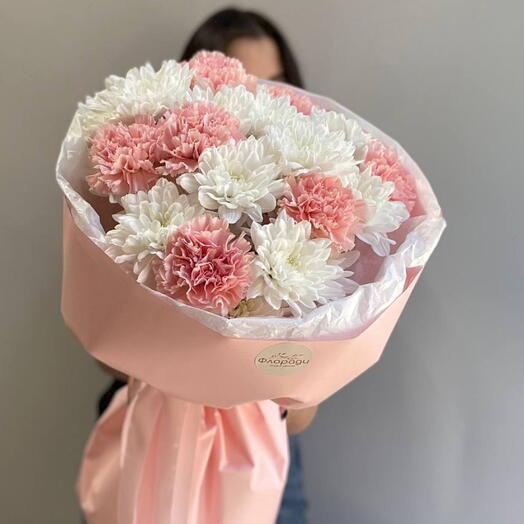 "Для нежной" кустовые хризантемы и диантусы