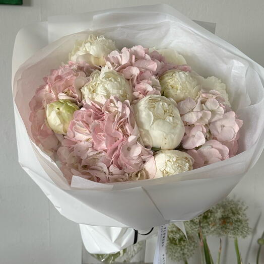 Tender mix with peonies
