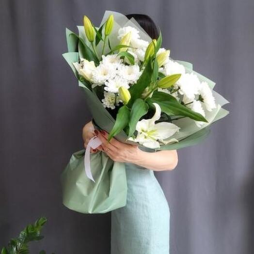 Большой букет восхитительных лилий