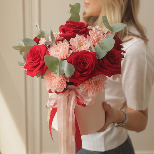 Цветы в коробке с розами 🌹