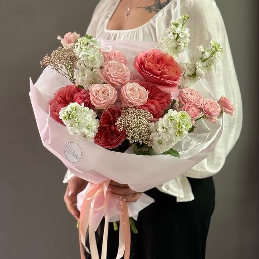 Розы и гортензия в букете "Pink Expression"