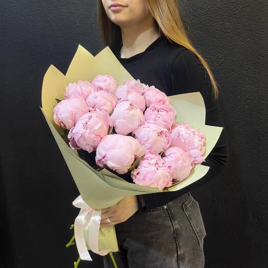 Нежный монобукет из 15 розовых пионов (код 257)