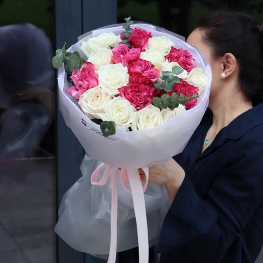 Монобукет "Инь-Янь" из голландских роз