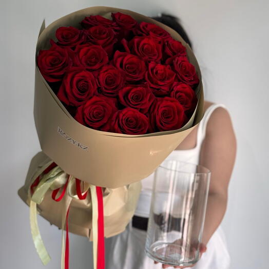 Комбо Букет из 19 роз с вазой