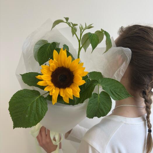 Монобукет с подсолнухом и малиной🌻