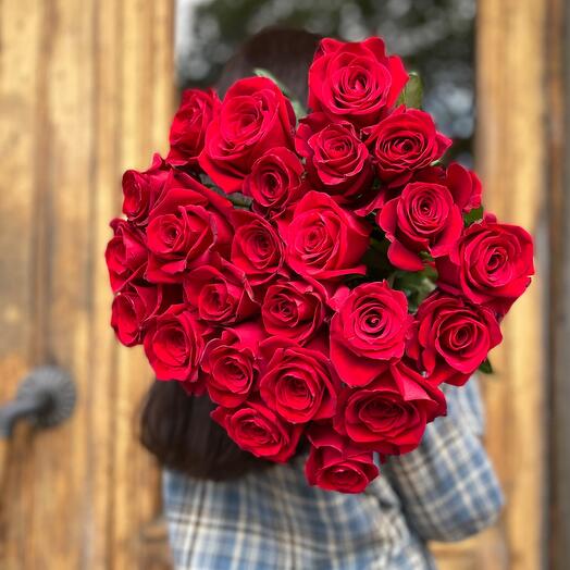 Монобукет 25 красных роз под ленту