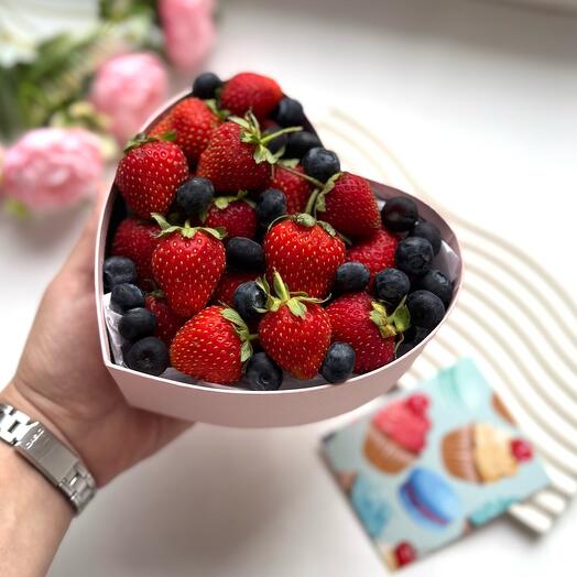 Свежая клубника 🍓 в коробочке сердечко ♥️