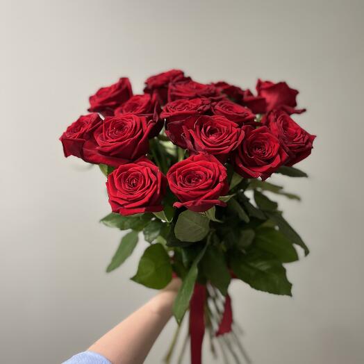 Красные розы с лентой 15шт