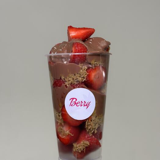 Клубника в дубайском шоколаде 350ml