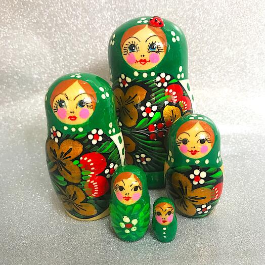 Матрёшка зелёная с божьей коровкой