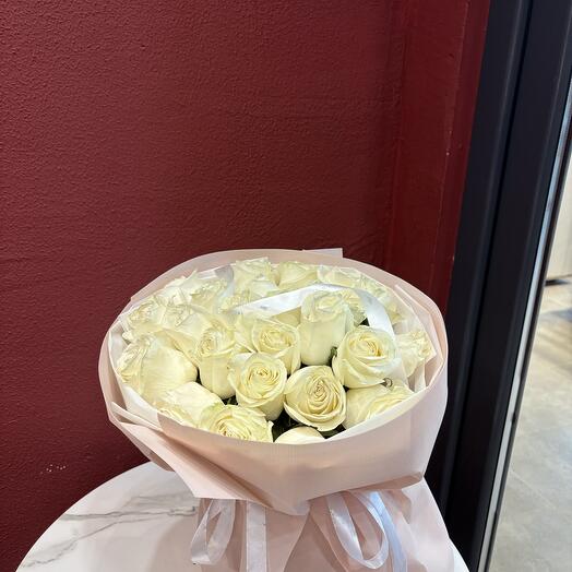 Нежных 25 роз