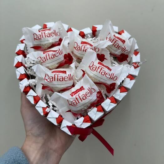 Сладкая коробка с Raffaello и киндер