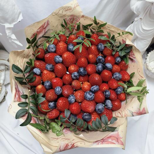 Клубника с голубикой