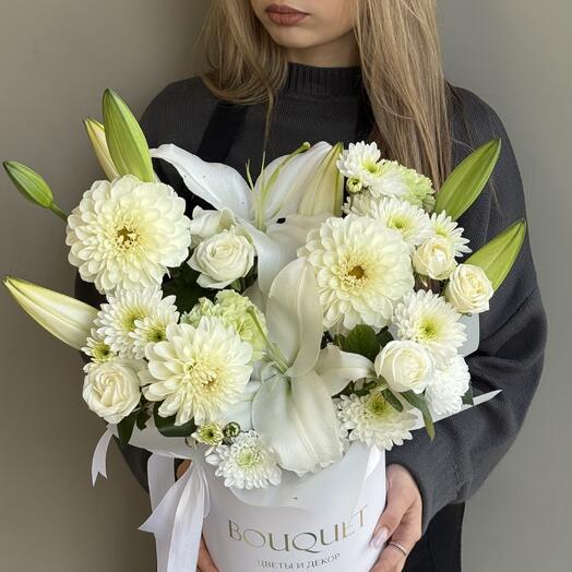 Bouquet 18 (шляпная коробка с добавлением лилии)