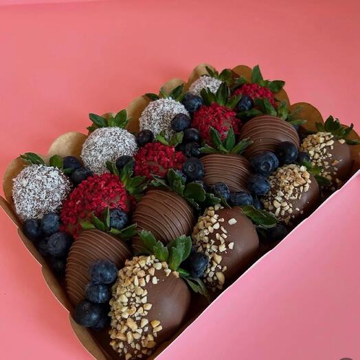 Клубника в шоколаде «Sweet Energy Gift»