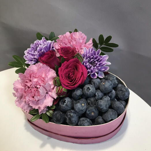 Роза кустовая,диантус в коробке сердце 💓 голубика 🫐