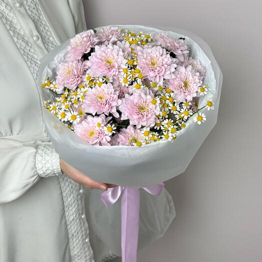 Bouquet of Chrysanthemums with Daisies