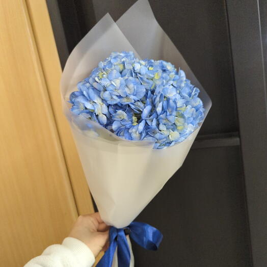 Букет-комплимент из голубой гортензии