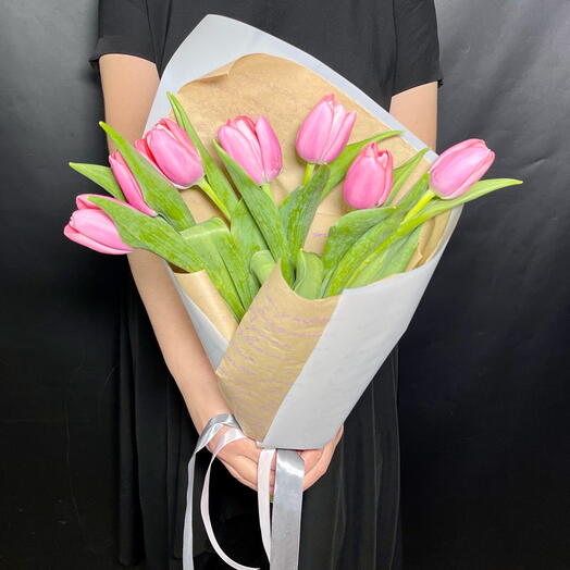 Тюльпаны в стильной упаковке