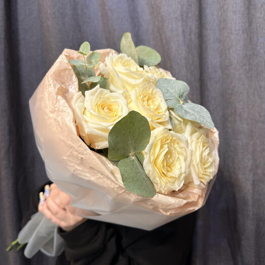 Букет из 7 нежных пионовидных роз
