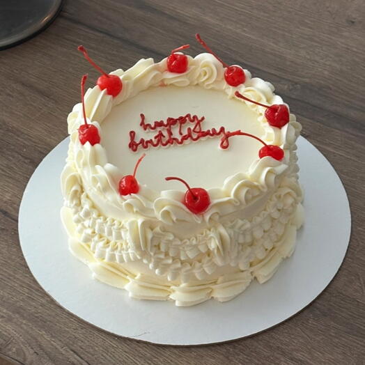 Ретро-торт «Happy Birthday» с вишнями