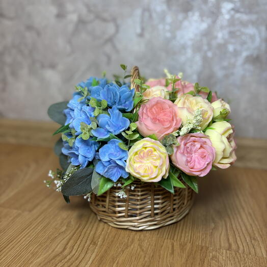 Букет из мыла пионовидные розы и гортензия в корзине
