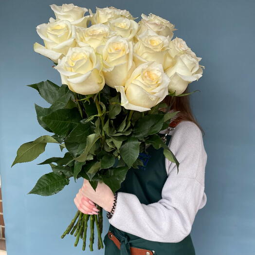 Высокие белые розы 15шт