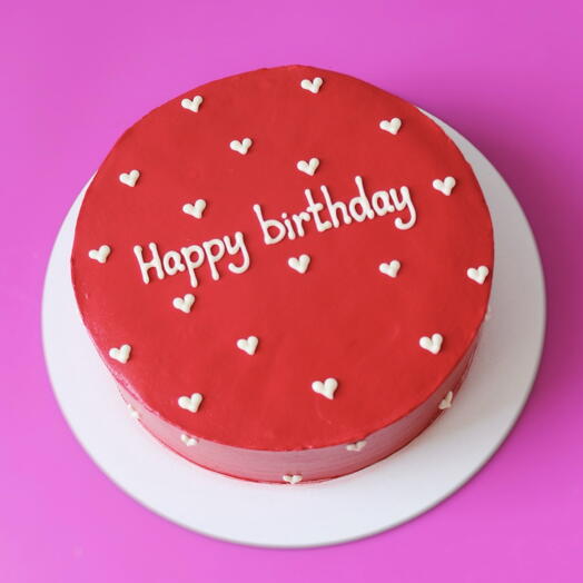 Торт на день рождения красный с сердечками и надписью «happy birthday»