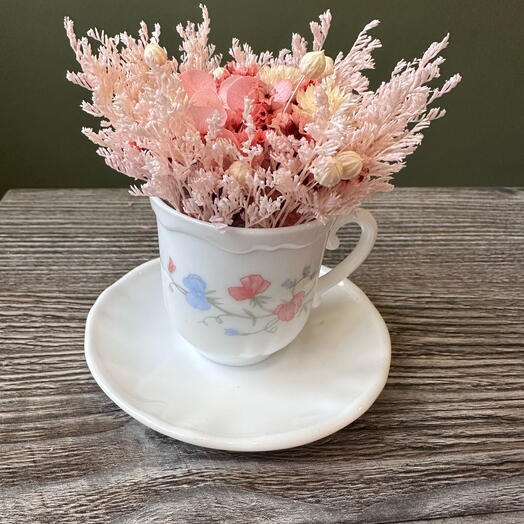 Необычная чашечка с декором из сухоцветов «Хрупкая как ты»