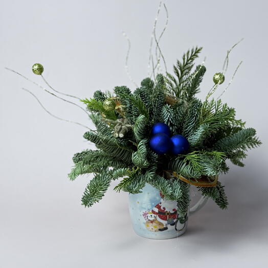 Композиция в кружке новогодняя