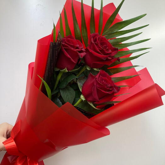 ️️🌹🌹Букет из красных роз в красно-черной упаковке ️