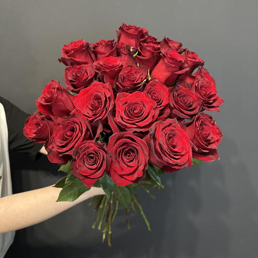 25 красных роз