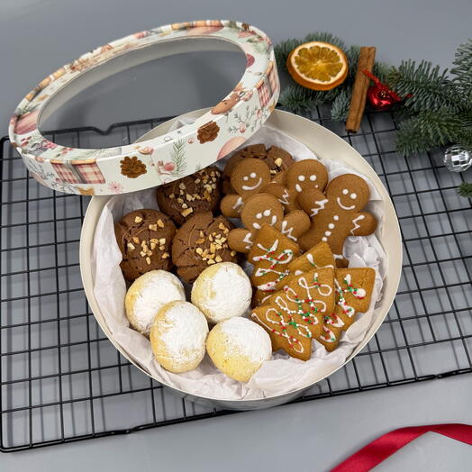 Набор печенья на Новый год в круглой новогодней коробочке