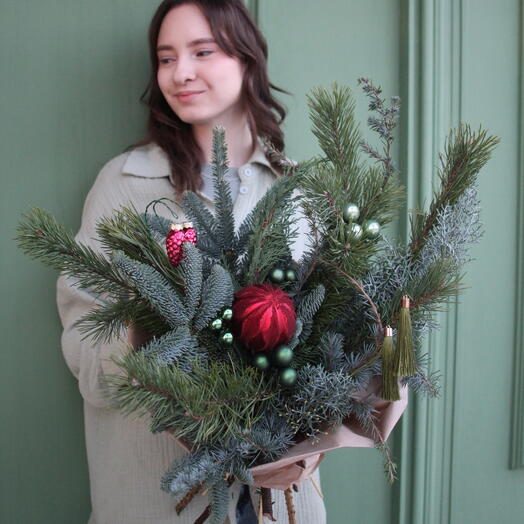 Зимний букет с игрушками