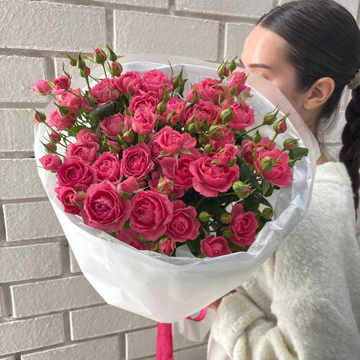 Красивый моно букет из 5 кустовых роз 💓