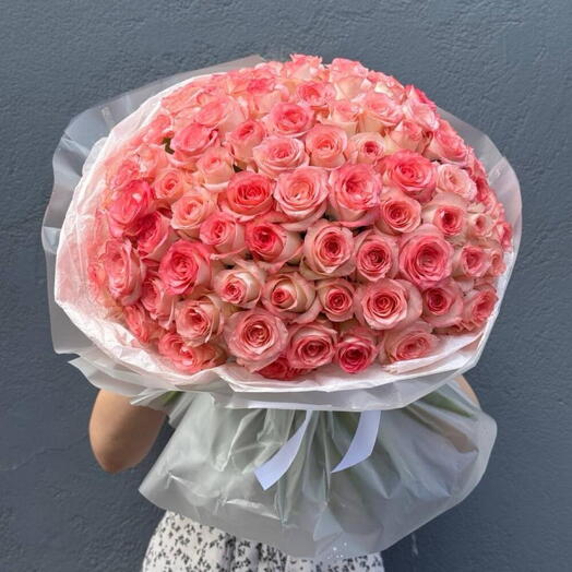 Букет из 101 розы Джумилия в оформлении
