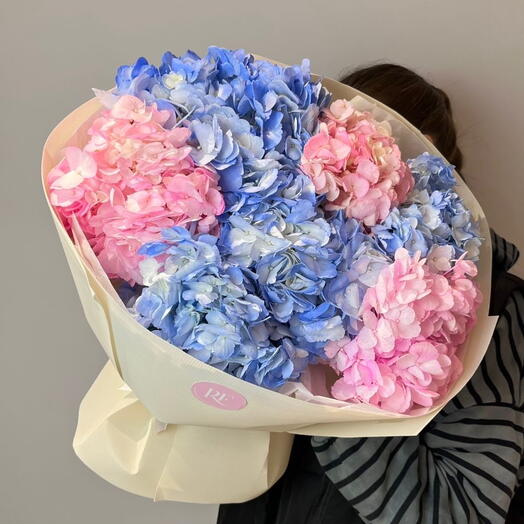 Шикарный букет из гортензий