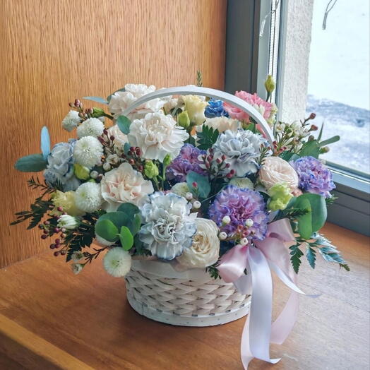 Сборная корзина роза кустовая, хризантема кустовая, диантус, эустома)