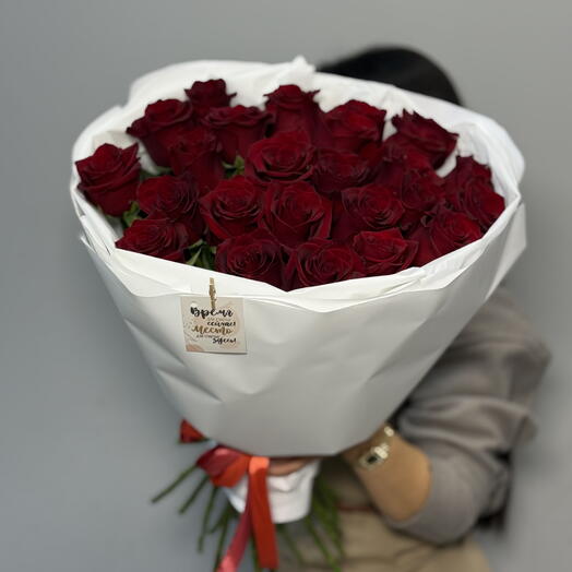 Букет из 25 красных роз 60 см