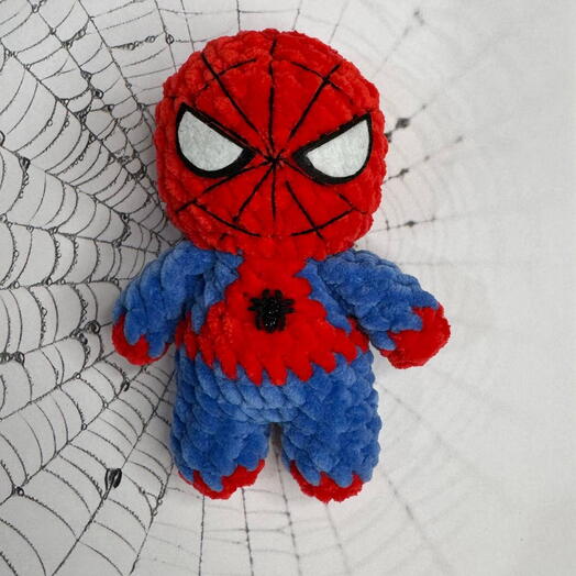 Человек-паук. Выполнен из мягкой плюшевой пряжи.Интересный подарок для мальчика