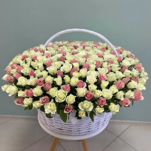 Корзина из 301 Кенийской розы