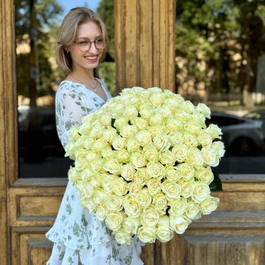 Букет из 101 белой розы сорта Мондиаль