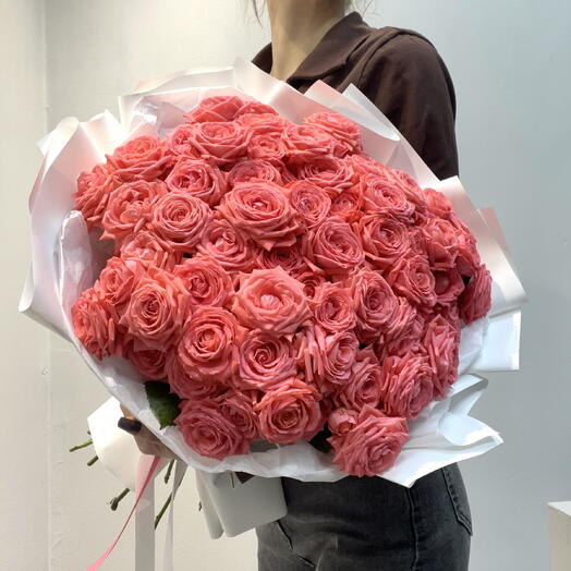 Кустовые розы коралловые
