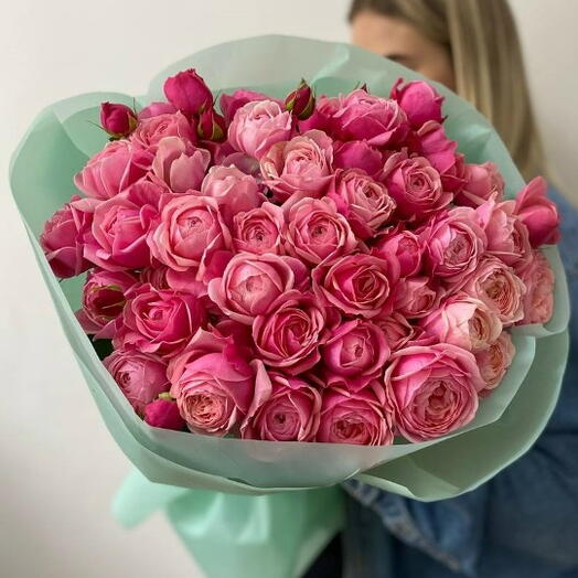 25 розовых кустовых роз